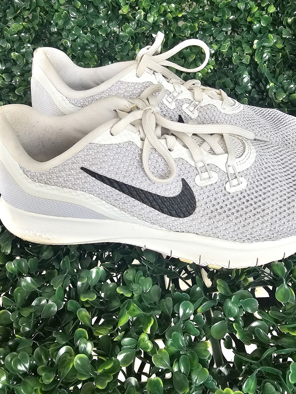 Nike Women's Light Gray White 6.5 Knit Running Shoes with Black Swoosh